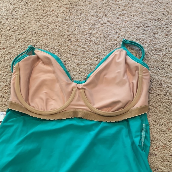 Super Cute Teal LANDS’END Tankini Swimsuit Top - Picture 3 of 7